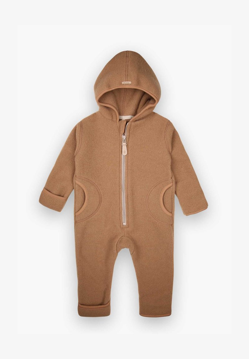 Καφέ μωρουδιακή φλις ολόσωμη φόρμα με φερμουάρ μπροστά, κουκούλα και κυκλικές πλαϊνές τσέπες. Διαθέτει αντίθεση σε χρώμα κατά μήκος των μανικιών και των τσεπών.