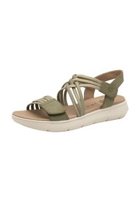 Groene suède sandalen hebben gevlochten textielbanden, een brede voetbed en een dikke witte zool met een gestructureerde oppervlakte voor grip.