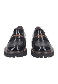 Czarne lakierowane półbuty z wytrzymałą gumową podeszwą, z subtelnym brązowym akcentem z przodu i błyszczącym wykończeniem.