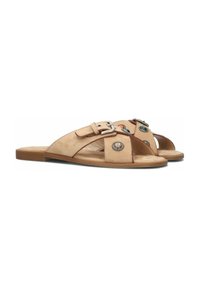 Beige leren sandalen met een platte zool, voorzien van een gespsluiting en decoratieve metalen accenten op de bovenkant. Open teen ontwerp voor ademend vermogen.