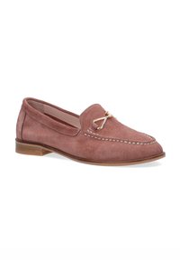 Wildleder-Slipper in zartem Rosa mit kontrastierendem weißen Nähten und einem dekorativen Akzent in goldfarbener Metalloptik an der Vorderseite. Niedriger Holzabsatz.