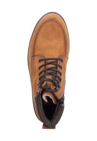 Bruine suède enkellaars met zwarte veters, gevoerde kraag en contrasterende donkerbruine binnenkant. Voorzien van een metalen rits en versterkte stiksels.