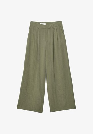 Wijde olijfgroene broek met riemlussen, voorplooien en zijzakken, gemaakt van gestructureerde stof.