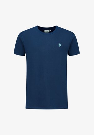 T-shirt a maniche corte blu navy in cotone. Presenta un piccolo emblema corallo celeste sul lato sinistro del petto. Collo a giro standard.