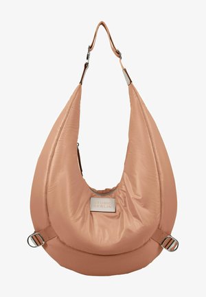 Rózsaszín, puha nylon táska, egyedi, ívelt formával és széles vállpánttal. Logó folt és fém részletek teszik különlegessé. Cipzár részlet is található.