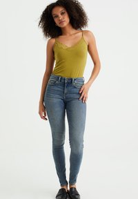 WE Fashion SINGLET - Top - green