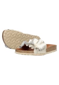 Zilveren sandalen met een gerimpeld ontwerp, kurken voetbed en gestructureerde beige zool. Voorzien van een gladde metallic bovenkant en open teen.