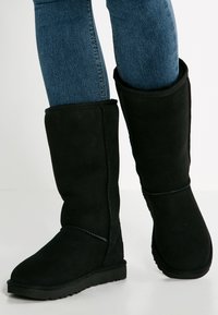 UGG - CLASSIC II - Laarzen - black Miniatuurafbeelding 1