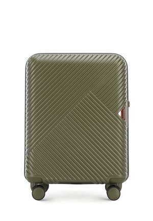 Valigia rigida verde con texture a coste diagonali, dettagli in oro rosa, forma rettangolare e quattro ruote per la mobilità.