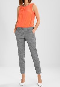 More & More Blouse - coral