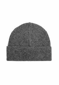 Szary, prążkowany dzianinowy czapka z podwiniętym brzegiem, zaprojektowana z myślą o ciepłe i casualowe noszenie.