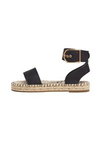 Juodas odinis espadrilės sandalai su kulkšnies dirželiu, auksiniu sagtimi ir nertomis jūtinėmis padais. Plokščias formas su minimalistišku dizainu ir siuvinėtais akcentais.
