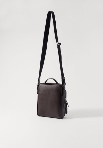 Bally MYTHOS CROSS - Soma ar siksnu pāri ķermenim - ebano