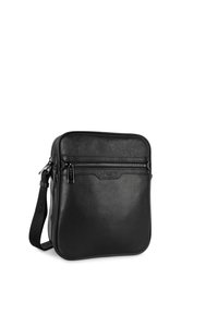 Borsa a tracolla nera in pelle con superficie testurizzata, dotata di tasca frontale con zip e tracolla regolabile, forma rettangolare, design elegante.