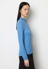 Marc O'Polo LONG SLEEVE COLLAR PLACKET - Nööpidega pluus - shiny sky