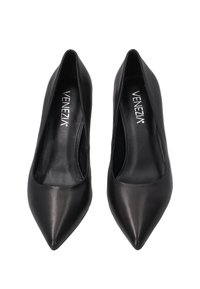 Black pointed-toe high heels made of smooth leather. Features a sleek design and a branded insole, with a minimalistic and elegant profile.