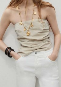 Mango FLARE CROP - Blugi evazați - white