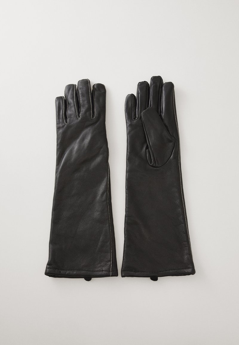 Gants en cuir noir avec une texture lisse, dotés de longs poignets, d'un design à cinq doigts et de coutures décoratives blanches le long des coutures.