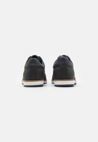 Pier One Stringate sportive - black