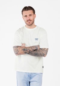 Key Largo KEY LARGO MT KLDOLCE VITA ROUND-LOOSE - Camiseta estampada - whisper white