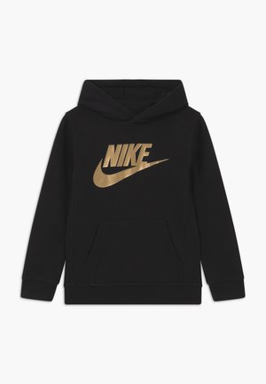 Sort hættetrøje med frontlomme og stort metallisk gult Nike-logo og swoosh centreret på brystet.