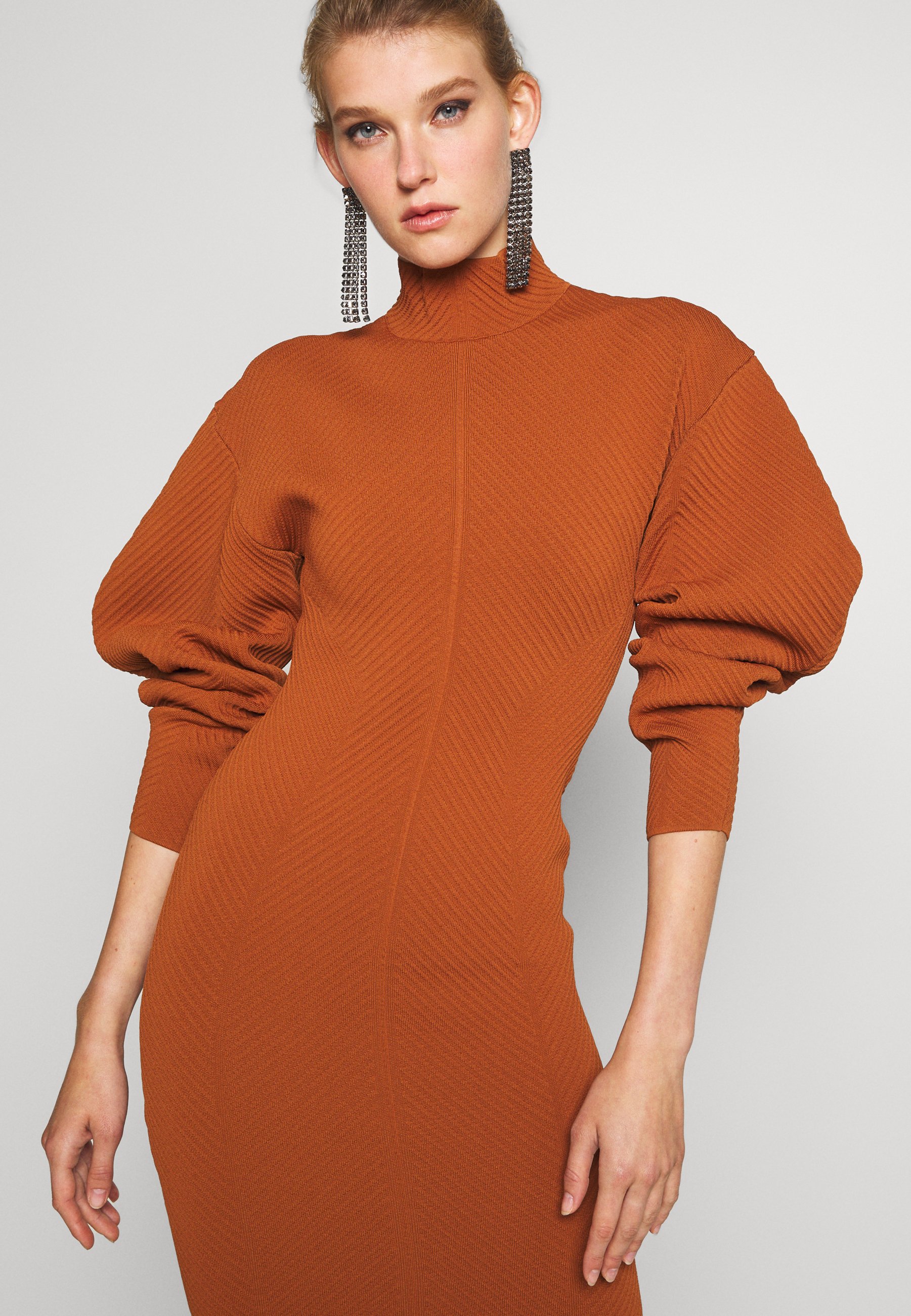 Hervé Léger CONTOUR MINI DRESS - Strickkleid - cognac - Zalando.de