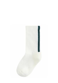 Calzino di cotone bianco con texture a coste e una striscia verticale verde scuro su un lato, con punta arrotondata e forma tradizionale.