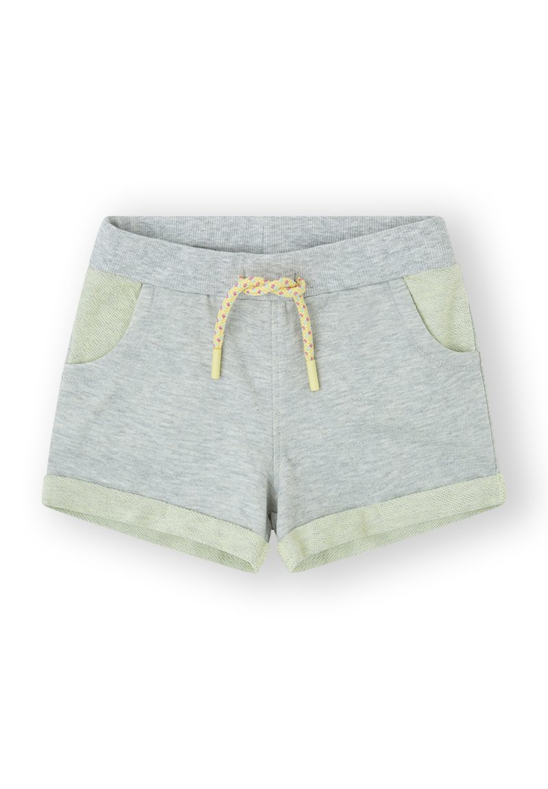 Pantalones cortos grises con acentos en verde claro, que cuentan con una cinturilla texturizada y bolsillos, y un cordón de ajuste con un diseño estampado.