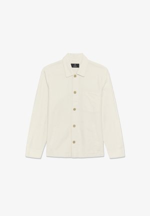 Dugotrajna jakna u boji slonove kosti s dugim rukavima, kopčanjem na gumbe, ovratnikom, džepom na prsima, dva bočna džepa i bež gumbima, položena ravno na bijeloj pozadini.