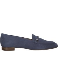 Navy Suede Slipper mit runder Zehenpartie, flachem Holzabsatz und dekorativem Metallakzent auf der Vorderseite. Glatte Textur, schlichtes Design.