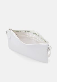 Lacoste FLAT CROSSOVER BAG - Borsa a tracolla - white