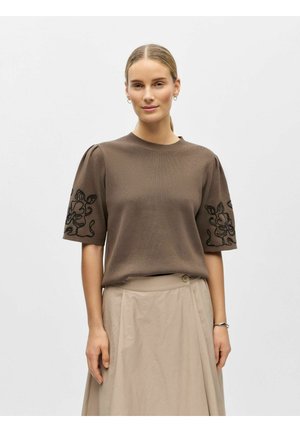 - T-shirt z nadrukiem