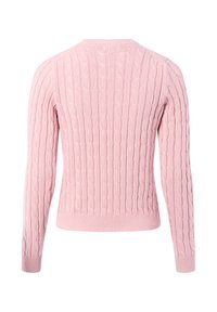 Różowy sweter dziany z warkoczowym wzorem, długimi rękawami i ściągaczem u dołu. Widok z tyłu ukazuje gładkie, teksturowane wykończenie.
