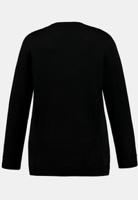 Czarny sweter z długim rękawem, okrągłym dekoltem, gładką teksturą oraz ściągaczami na mankietach i dolnej krawędzi. Minimalistyczny design, bez wzorów i akcentów.