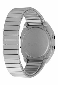 Reloj de pulsera metálico con una correa de acero inoxidable plateado pulido, caja octagonal y fondo circular texturizado. Presenta pulsadores dobles en el lateral.