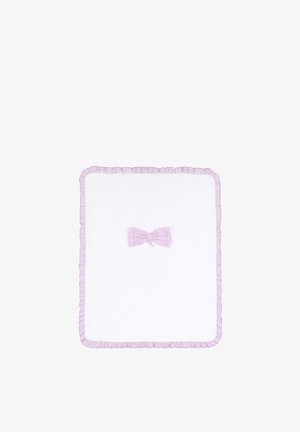 Wit rechthoekig doek met lichtpaarse gerimpelde randen en een bijpassende paarse strik in het midden.