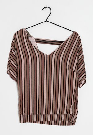 Gestreepte blouse met verticale bruine en roze lijnen, V-hals ontwerp, losse pasvorm en korte mouwen met een detail van een bandje aan de achterkant.