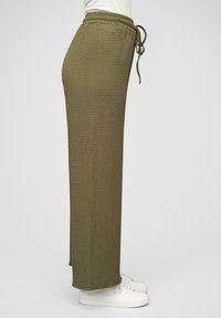 Cloud 5ive MIT WEITEM SCHNITT UND STRUKTUR - Auduma bikses - kh