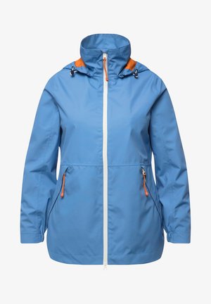 Blaue wasserdichte Jacke mit hohem Kragen, weißem Frontreißverschluss und orangefarbenen Akzenten. Verfügt über Seitentaschen mit orangen Zuglaschen.