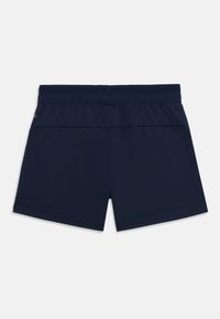 Pantalones cortos deportivos de color azul marino con tejido texturizado, cintura elástica y dos bolsillos laterales, que presentan un diseño sencillo y funcional.