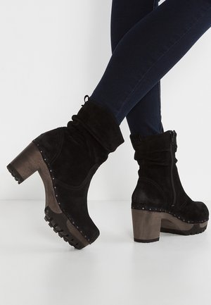 Plateaustiefelette - black