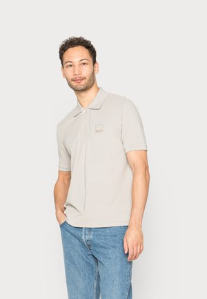SHORT SLEEVE BUTTON PLACKET LOGO PRINT - Polo shirt - seneca rock