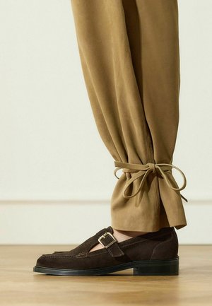 Manfield, Instappers - braun
