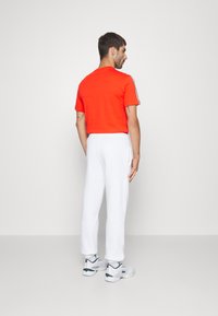 Lacoste Sport CLASSIC - Treningo apatinė dalis - white