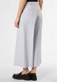 HUGO HALISSA - Stoffhose - hellblau