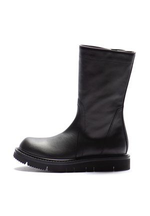 Stivaletti con plateau - black