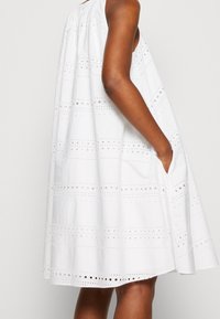 Tommy Hilfiger Vapaa-ajan mekko - white