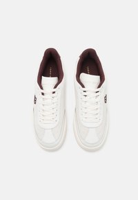 Tommy Hilfiger HERITAGE - Sneakers basse - white/burgundy