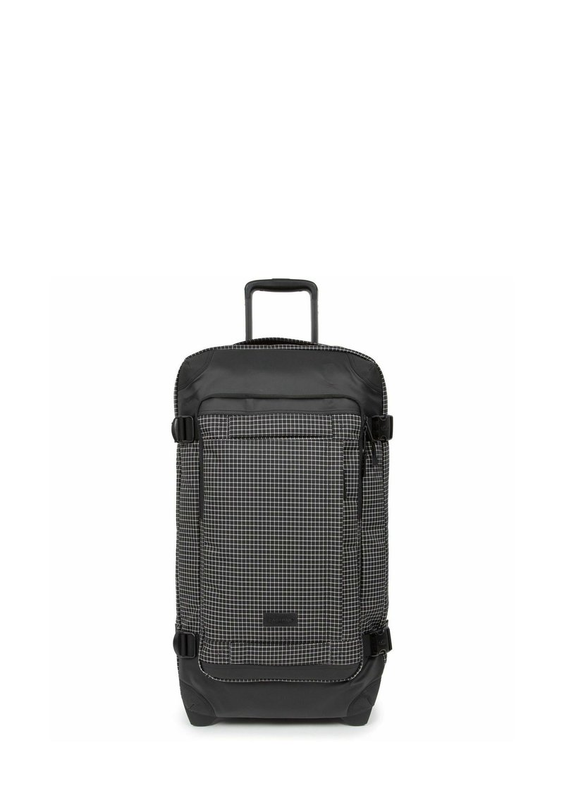 Mochila con ruedas en un diseño de cuadros en blanco y negro, hecha de un tejido duradero. Cuenta con un bolsillo frontal con cremallera y correas ajustables para un transporte seguro.