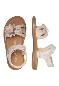 Sandali color rosè con decorazioni floreali, parte superiore in materiale sintetico, design open-toe, fibbia regolabile e suola in gomma antiscivolo.